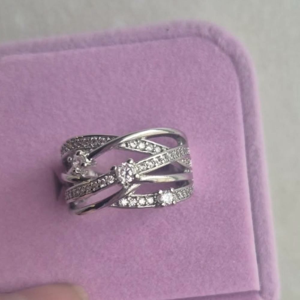 VVS1 1.5 CT* Round Brilliant cut Multi-layered Full Moissanite ring size 6 New